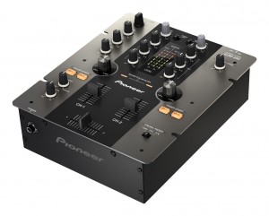 Pioneer dans vos petites location sono avec la DJM250